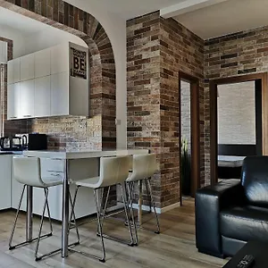 Apartment Queen East 